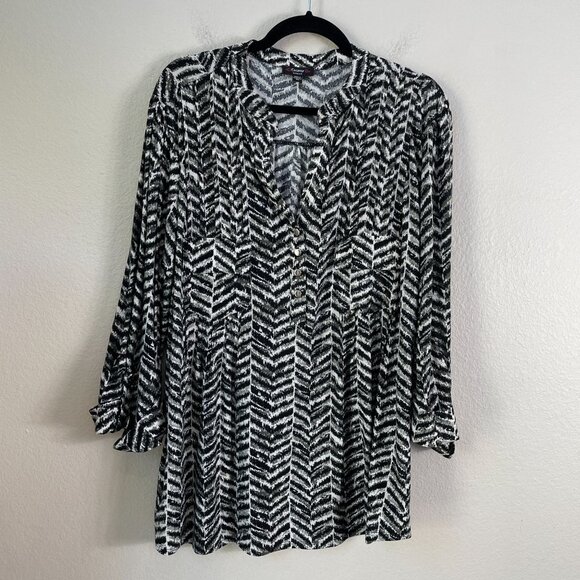 Cocomo Woman Plus 3X Black White Chevron Tunic Top Stretch Shirt Roll Tab Sleeve - Picture 7 of 11